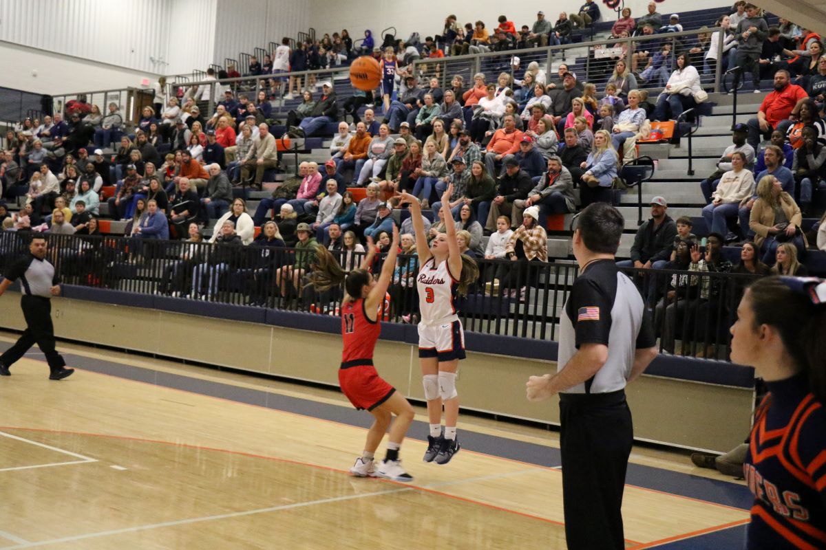 HCHS varsity basketball sets nets on fire in region wins over Jackson