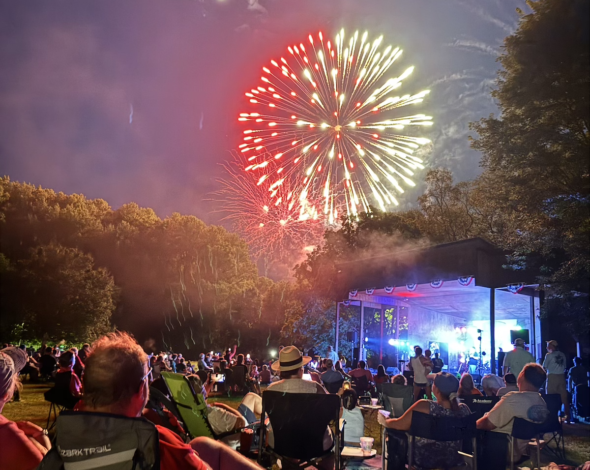 Free concert and fireworks draw crowd to Red, White & Tunes Now Habersham