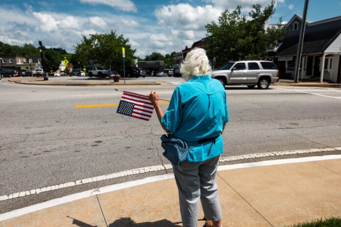 Sole protester in Clarkesville5