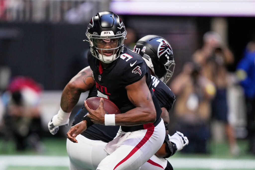 Falcons QB Michael Penix injures knee against Panthers and replaced by Kirk Cousins