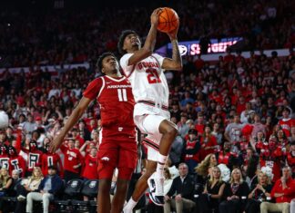 Wilkinson scores 20 and No. 21 Georgia beats No. 17 Arkansas 90-76